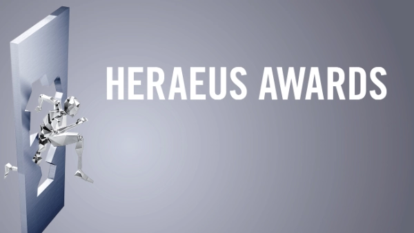 グレー地に「Heraeus Awards」の白文字