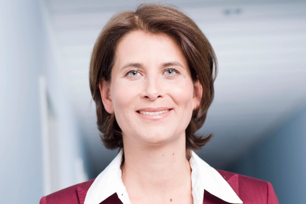 Dr. Ilka Verena Luck, CEO der Heraeus High Performance Coatings 