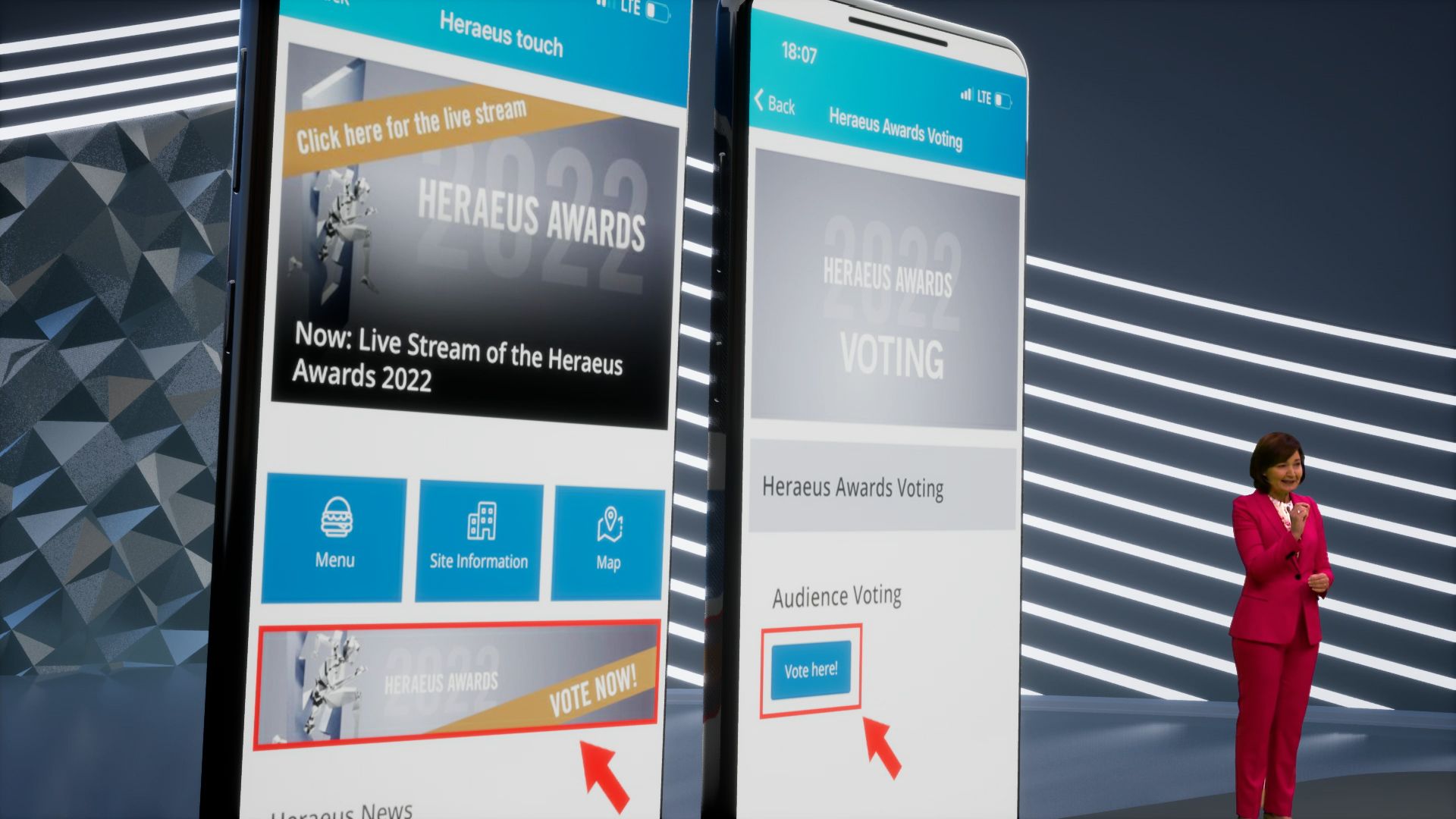 身着红色套裙的女士主持颁奖典礼，身后的两个大手机屏幕正在解释如何为获奖者投票