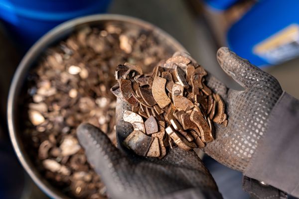 Rare earths waste magnets from computer hard disks
